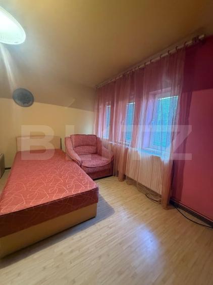 Apartament cu 3 camere semidecomandat, mobilat în Central