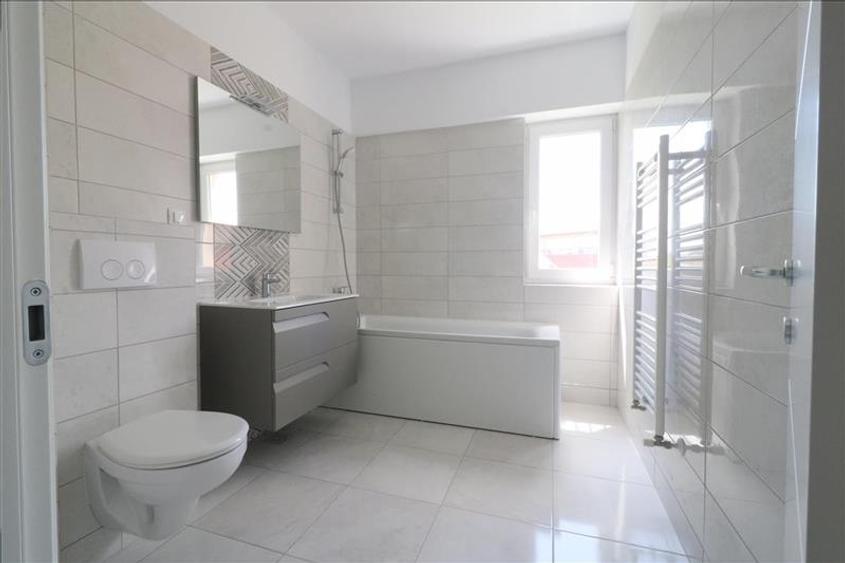 Apartament cu 2 camere decomandat în Dacia