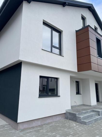 Duplex cu 5 camere cu Canalizare în Central