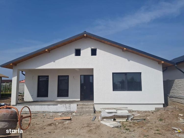 Casă cu 2 camere cu Teren 400 Mp în Ișalnița
