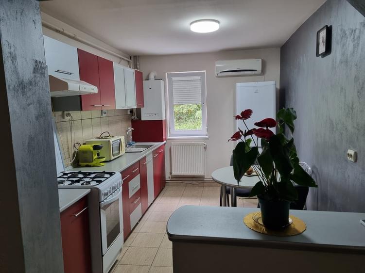 Apartament cu 3 camere decomandat în Central