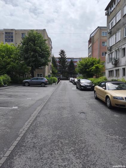 Apartament cu 3 camere semidecomandat în Dacia