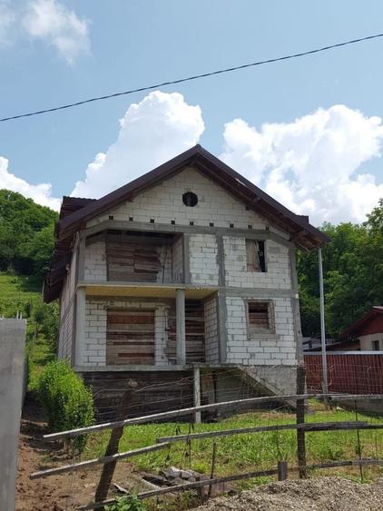 Casă cu 3 camere cu Teren 945 Mp în Central