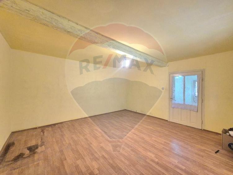 Casă individuală cu 3 camere cu Teren 1440 Mp în Central
