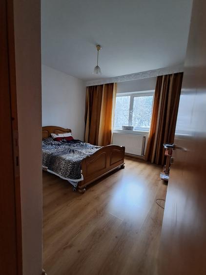 Apartament cu 3 camere decomandat în Tomești