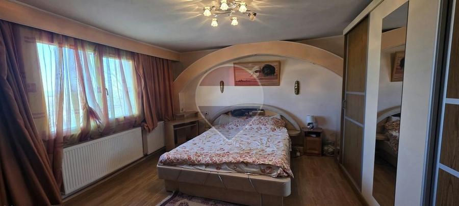 Casă individuală cu 5 camere cu Teren 1682 Mp în Lucieni