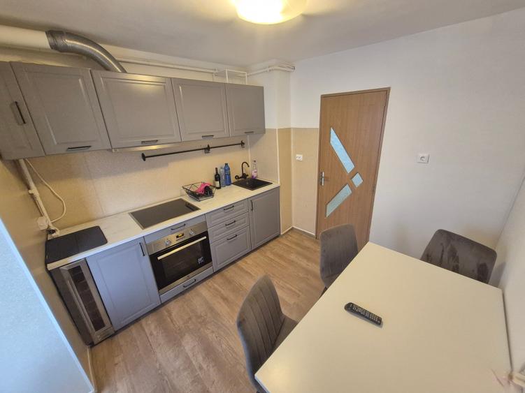 Apartament cu 2 camere decomandat în Girocului