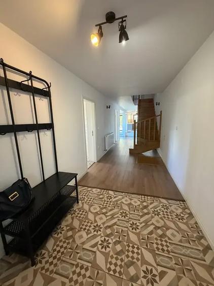 Duplex cu 5 camere cu Canalizare în Central