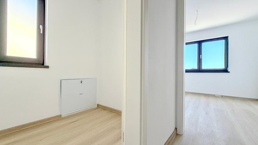 Duplex cu 3 camere cu Canalizare în Sânpetru