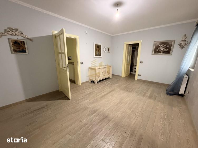 Casă cu 5 camere cu Teren 500 Mp în Gruia