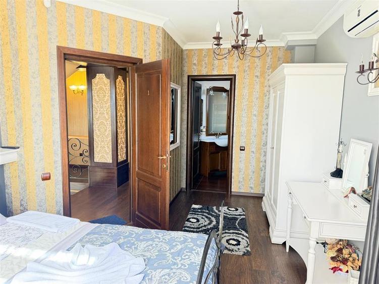 Casă cu 8 camere cu Teren 1280 Mp în Valea Doftanei