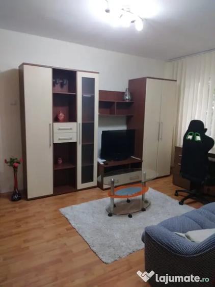 Apartament cu 2 camere semidecomandat în Piața Unirii