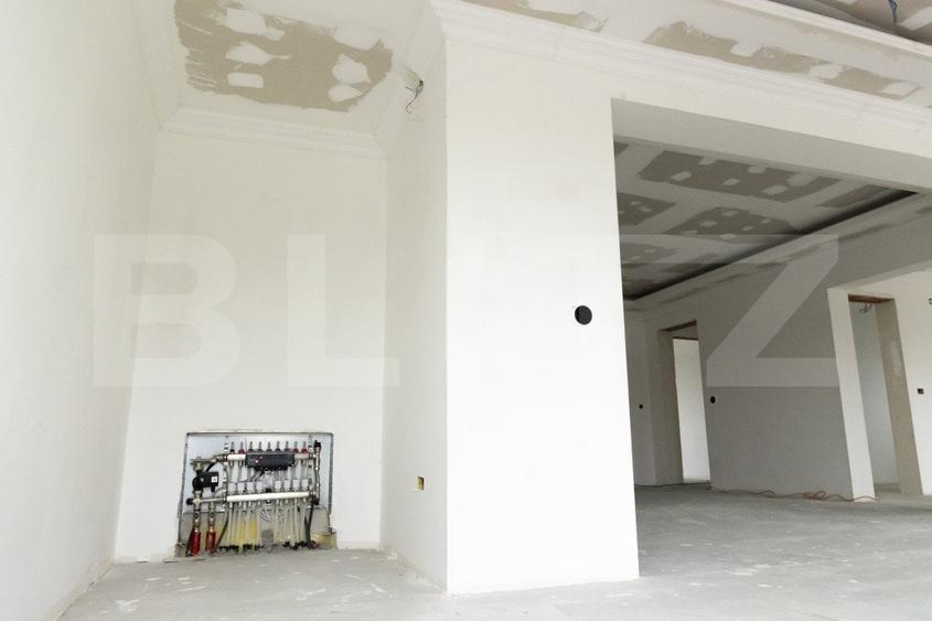 Casă individuală cu 9 camere cu Canalizare în Ciugud