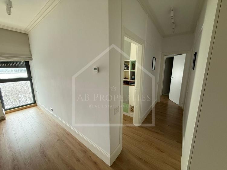Apartament cu 3 camere semidecomandat, mobilat în Sisești