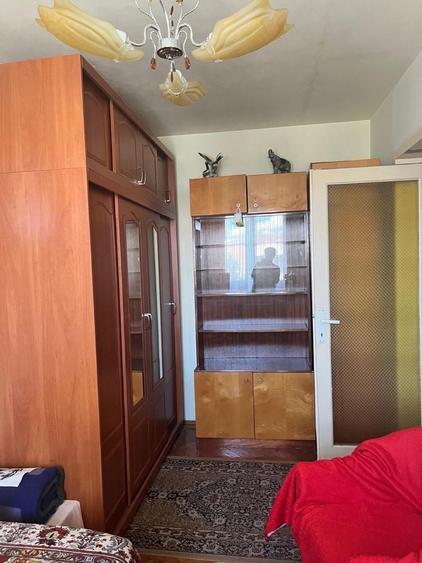 Apartament cu 3 camere semidecomandat în Est
