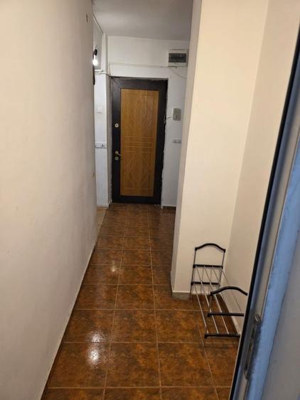 Apartament cu 3 camere semidecomandat, mobilat în Central