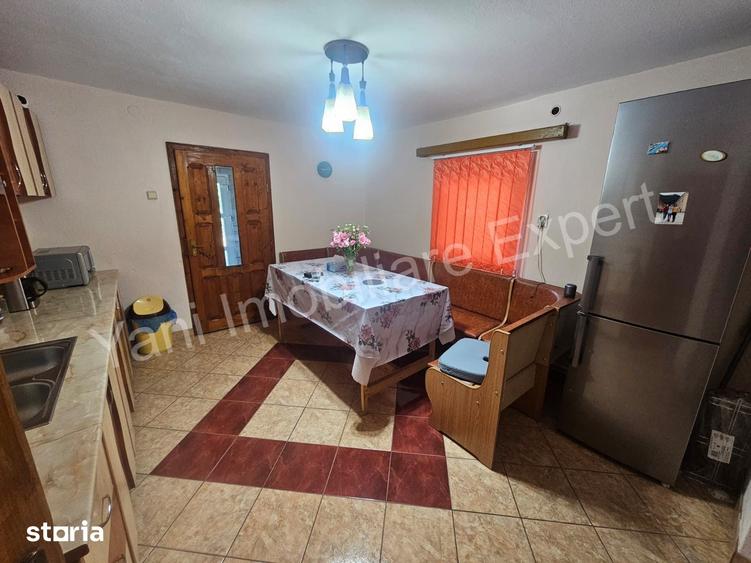 Casă cu 6 camere cu Teren 1289 Mp în Țițești