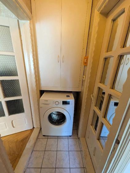 Apartament cu 3 camere semidecomandat în Craiovița Nouă