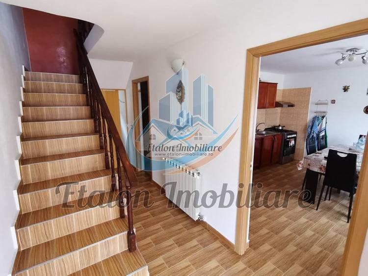 Casă individuală cu 5 camere cu Teren 660 Mp în Periferie