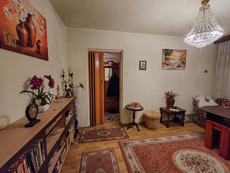 Apartament cu 2 camere semidecomandat în Florilor