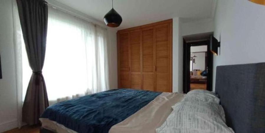 Apartament cu 3 camere, mobilat în 1 Mai