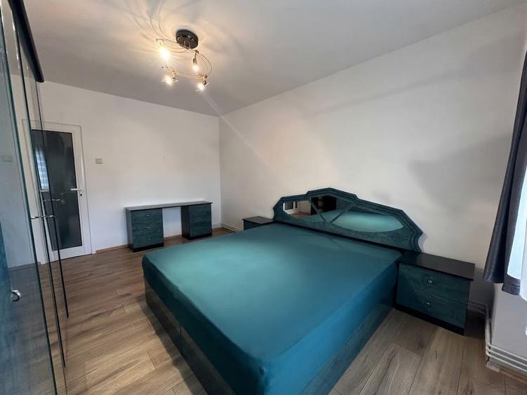 Apartament cu 3 camere decomandat în Răcădău