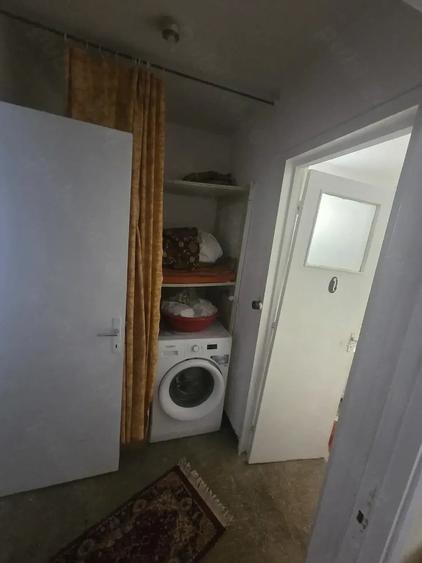 Apartament cu 3 camere semidecomandat, mobilat în Central