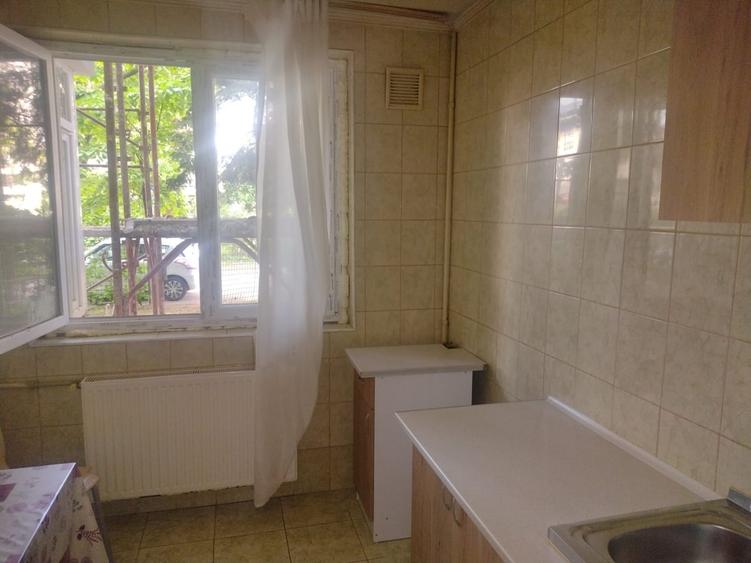 Apartament cu 2 camere semidecomandat în Basarabia