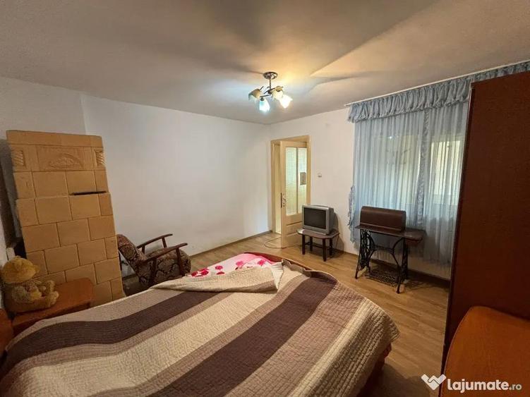 Casă cu 5 camere cu Teren 1000 Mp în Central