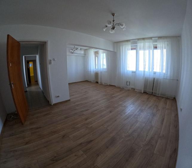 Apartament cu 3 camere decomandat în Morarilor