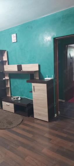 Garsonieră decomandată în Vest