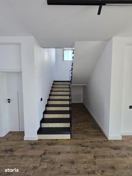 Casă cu 5 camere cu Teren 540 Mp în Corbeanca