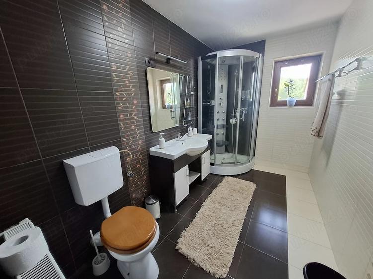 Casă cu 5 camere cu Teren 500 Mp în Mocira
