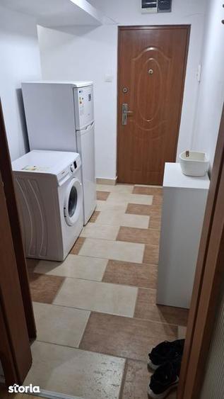 Apartament cu 3 camere semidecomandat, mobilat în Spitalul Județean