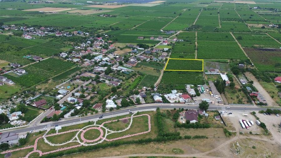 Teren agricol extravilan de 7425 mp, în Central