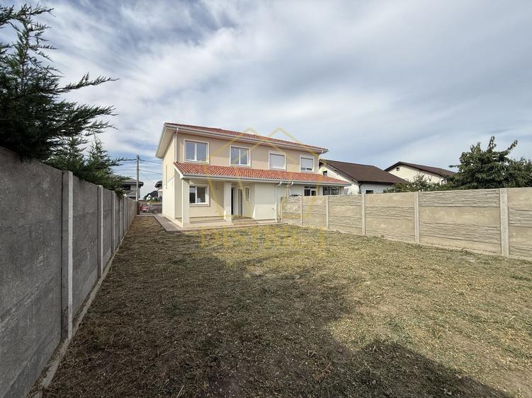 Duplex cu 4 camere cu Canalizare în Moșnița Veche