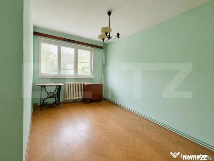 Apartament cu 4 camere decomandat în Piața Centrală
