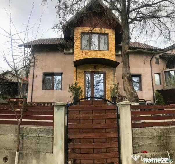 Casă cu 8 camere cu Teren 774 Mp în Central