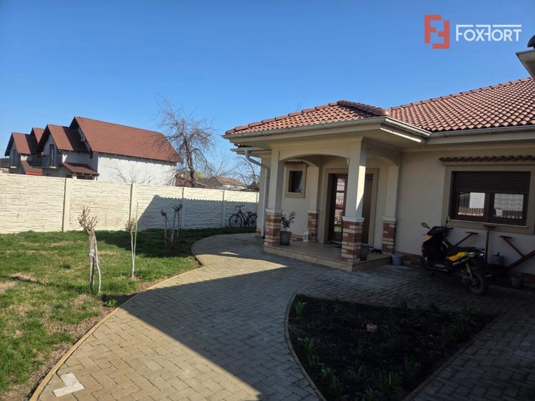 Casă individuală cu 5 camere cu Canalizare în Sânmihaiu Român