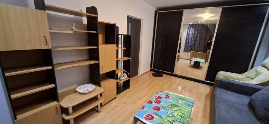 Garsonieră decomandată în Gorjului