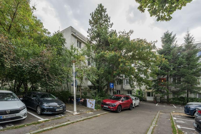 Apartament cu 2 camere semidecomandat, mobilat în Băneasa