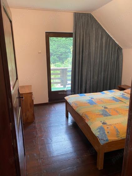 Casă cu 5 camere în Poiana
