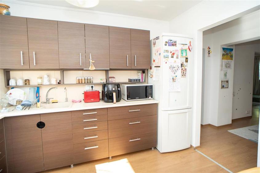 Apartament cu 4 camere decomandat în Dacia
