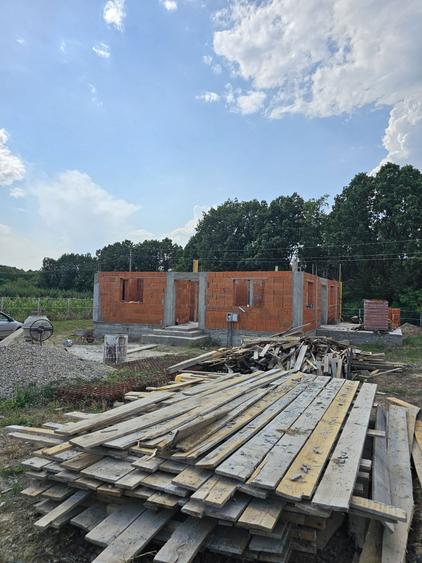 Casă cu 3 camere în Poiana Lacului