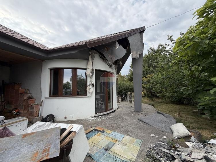 Casă individuală cu 4 camere cu Teren 608 Mp în Golești