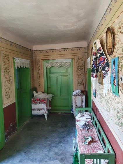 Casă cu 3 camere decomandat în Hărțăgani