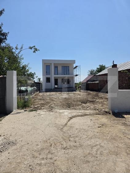 Casă individuală cu 6 camere cu Canalizare în Brezoaia