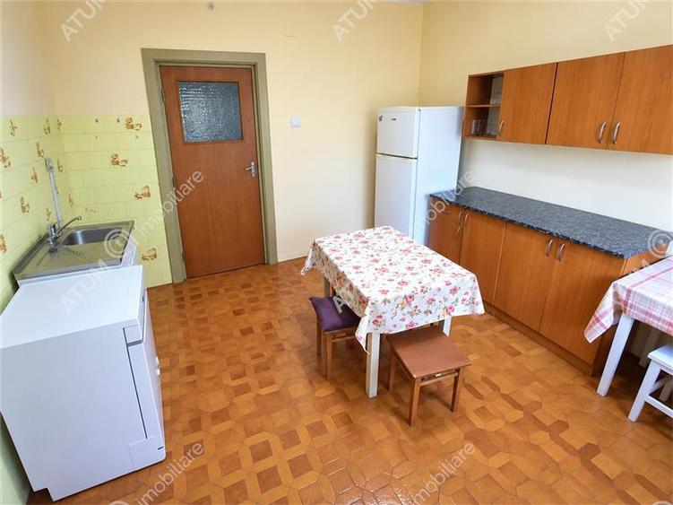 Apartament cu 3 camere decomandat, mobilat în Sub Arini