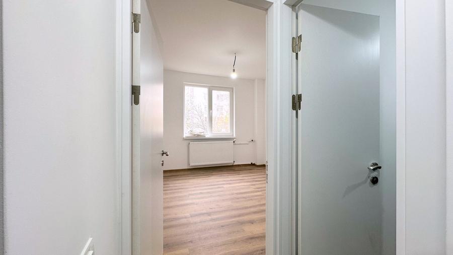 Apartament cu 3 camere semidecomandat în Crângași