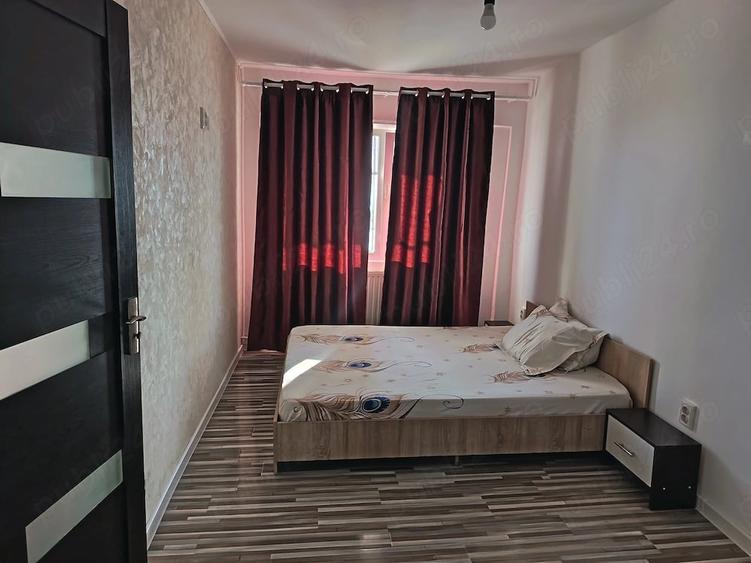 Apartament cu 3 camere decomandat în Patria